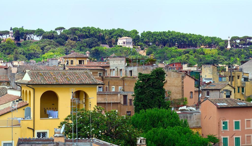 Finestra Su Trastevere - Roma