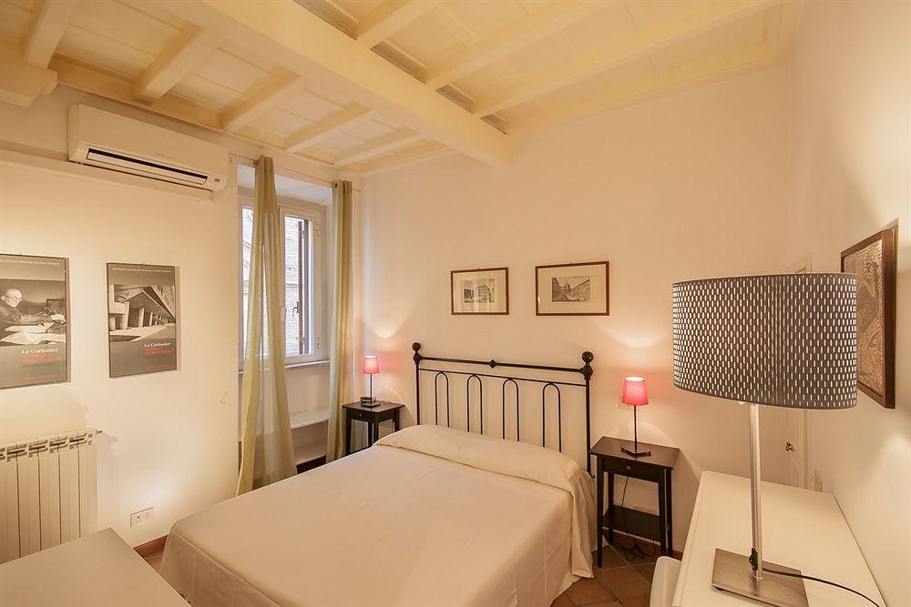 Finestra Su Trastevere - Roma